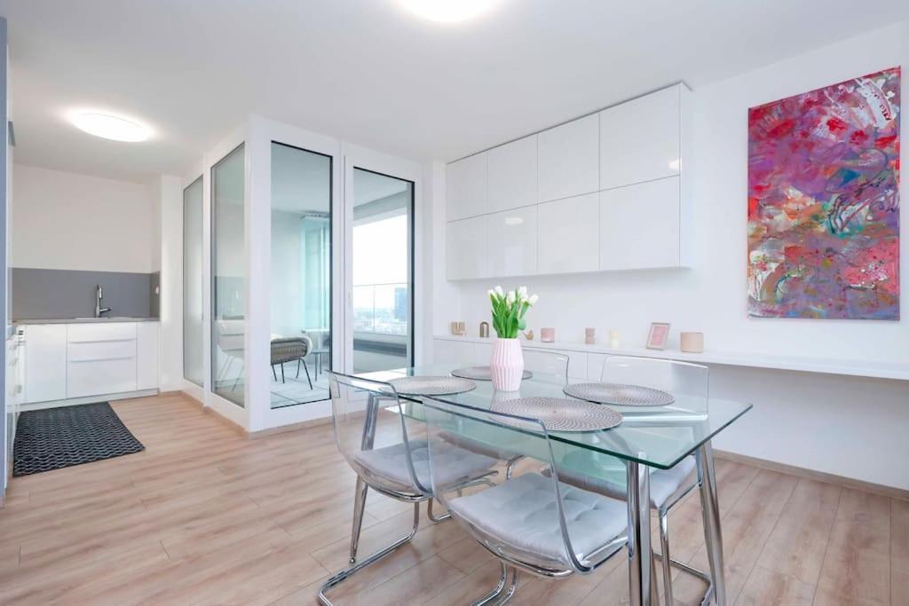 Danubius One - Spacious Apartment W Free Parking Μπρατισλάβα Εξωτερικό φωτογραφία