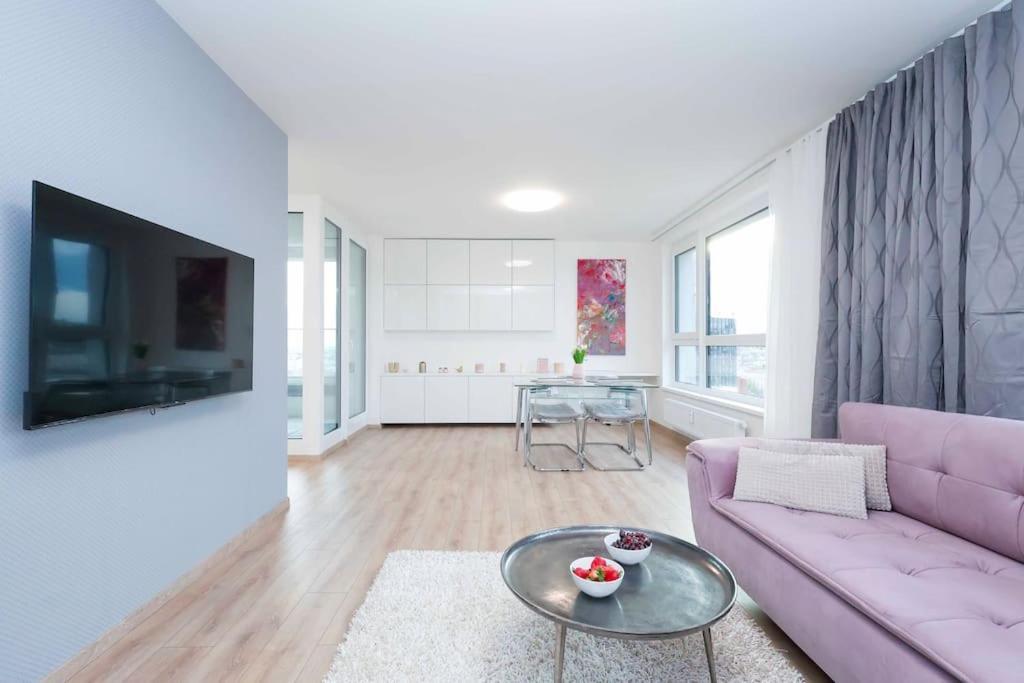 Danubius One - Spacious Apartment W Free Parking Μπρατισλάβα Εξωτερικό φωτογραφία