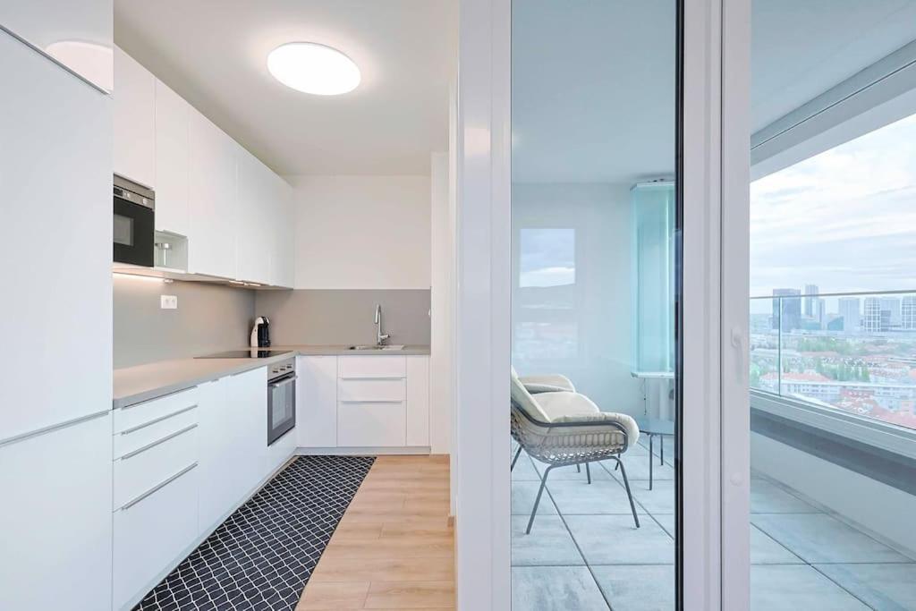 Danubius One - Spacious Apartment W Free Parking Μπρατισλάβα Εξωτερικό φωτογραφία